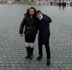 Letizia e Mirko prima dell'incontro con il papa