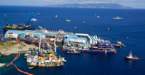 The Parbuckling Project, inizia ad affiorare la parte sommersa della  Costa Concordia