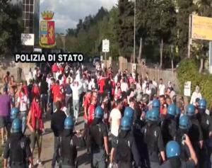 Calcio: incidenti su A1, per tifosi Bari Daspo di gruppo