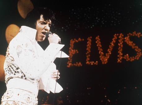 Elvis Presley, 40 anni fa l'addio a icona rock'n'roll